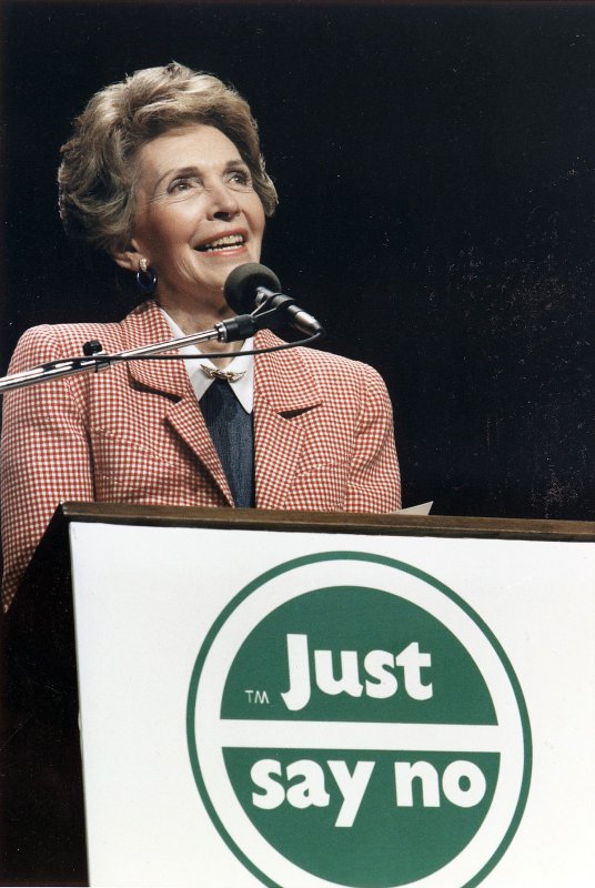 Photograph_of_Mrs._Reagan_speaking_at_a__Just_Say_No__Rally_in_Los_Angeles_-_NARA_-_198584.jpg